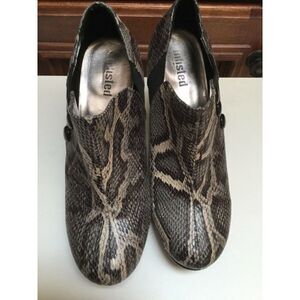 womens UNLISTED gray snake skin stretch shoes 9.5M